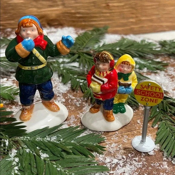 NIB Dept 56 Snow Village Safety Patrol Figurines Set Of 4 Retired And Vintage - Picture 2 of 8